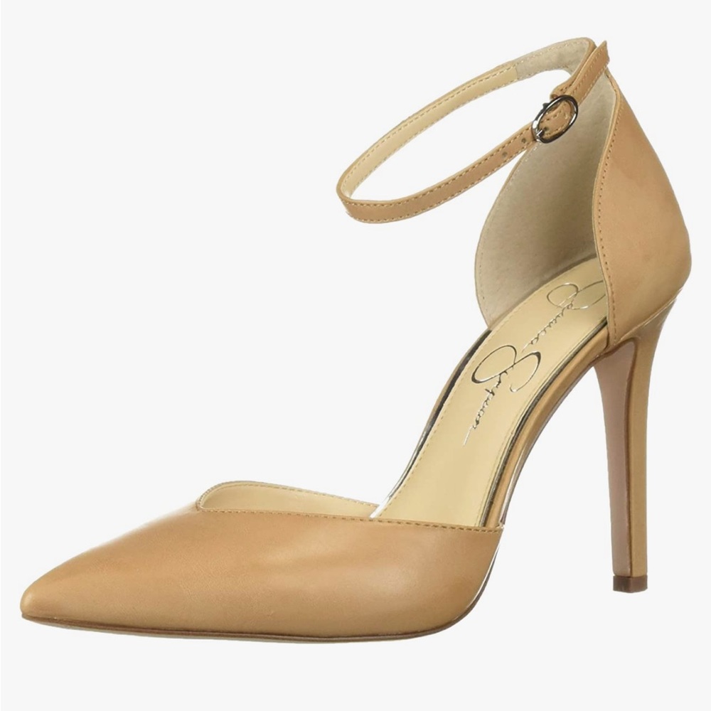 Brand new Jessica Simpson Cirrus Pump in the color Buff